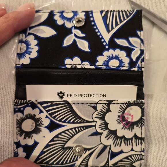 Vera Bradley NEW Card Case Snow Lotus Black White Floral Retired Pattern RFID Se - Picture 7 of 9